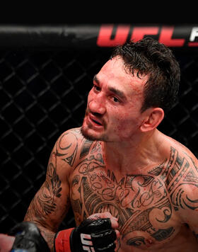 Max Holloway taunts Calvin Kattar in a featherweight bout during the UFC Fight Night event at Etihad Arena on UFC Fight Island on January 17, 2021 in Abu Dhabi, United Arab Emirates. (Photo by Jeff Bottari/Zuffa LLC)