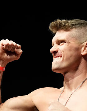  Stephen Thompson poses on the scale during the UFC Fight Night ceremonial weigh-in at Amway Center on December 02, 2022 in Orlando, Florida. (Photo by Mike Roach/Zuffa LLC)