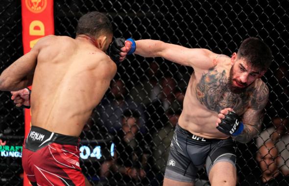 LONDON, ENGLAND - MARCH 19: (R-L) Ilia Topuria of Spain punches Jai Herbert of England in a lightweight fight during the UFC Fight Night event at O2 Arena on March 19, 2022 in London, England. (Photo by Chris Unger/Zuffa LLC)