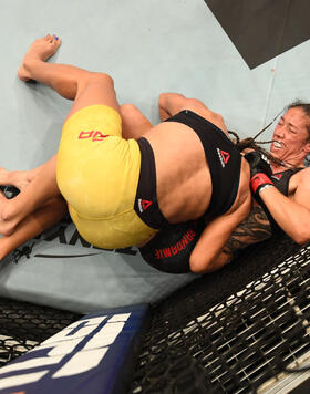  OCTOBER 04: (R-L) Germaine de Randemie of The Netherlands submits Julianna Pena in their women's bantamweight bout during the UFC Fight Night event inside Flash Forum on UFC Fight Island on October 04, 2020 in Abu Dhabi. (Photo by Josh Hedges/Zuffa LLC)