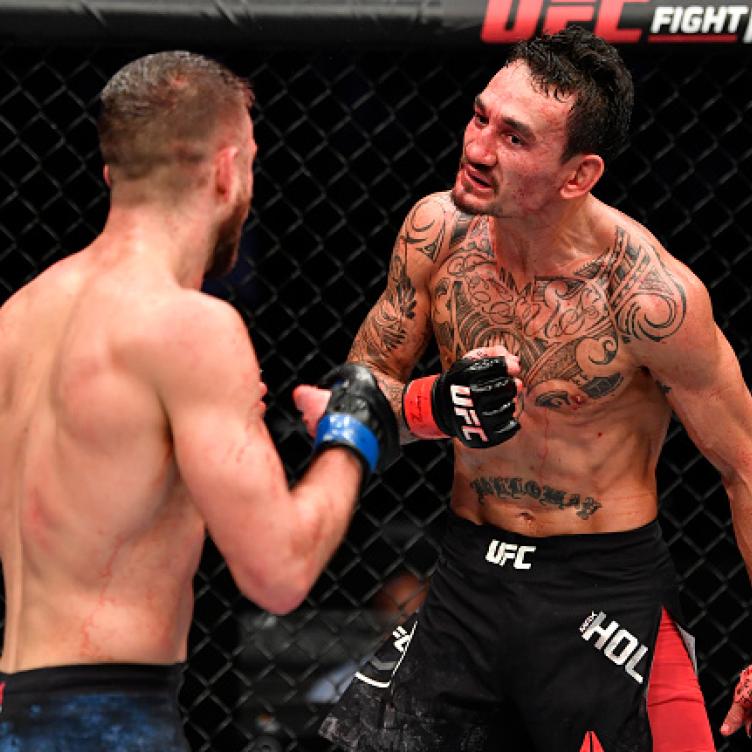 Max Holloway taunts Calvin Kattar in a featherweight bout during the UFC Fight Night event at Etihad Arena on UFC Fight Island on January 17, 2021 in Abu Dhabi, United Arab Emirates. (Photo by Jeff Bottari/Zuffa LLC)