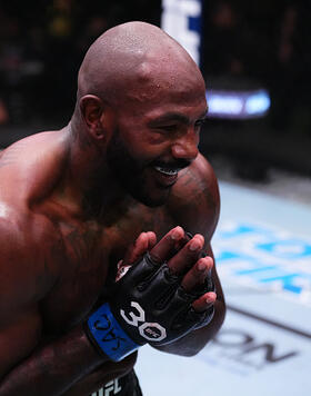 Khalil Rountree reagindo a sua vitória no UFC Vegas 83 (Foto por: Jeff Bottari/Zuffa LLC)