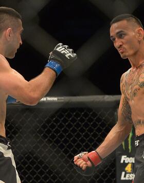 Ricardo Lamas (blue gloves) and Max Holloway (red gloves) during their featherweight bout at UFC 199 at The Forum on June 4, 2016 in Inglewood, California. (Photo by Jayne Kamin-Oncea/Getty Images)